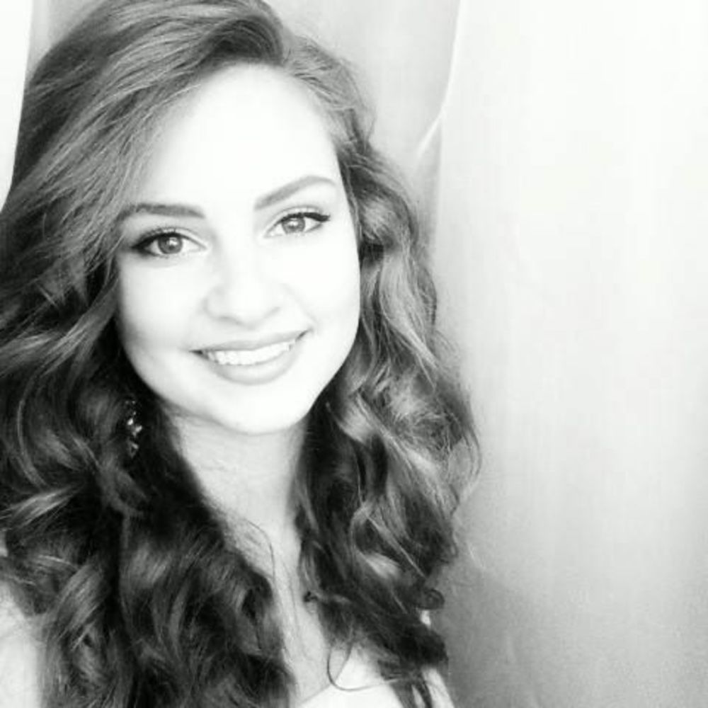 Meet your Posher, Cassandra